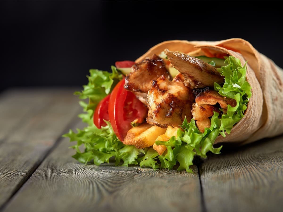Kebab El Brasa con pollo marinado y salsa Brasa ahumada