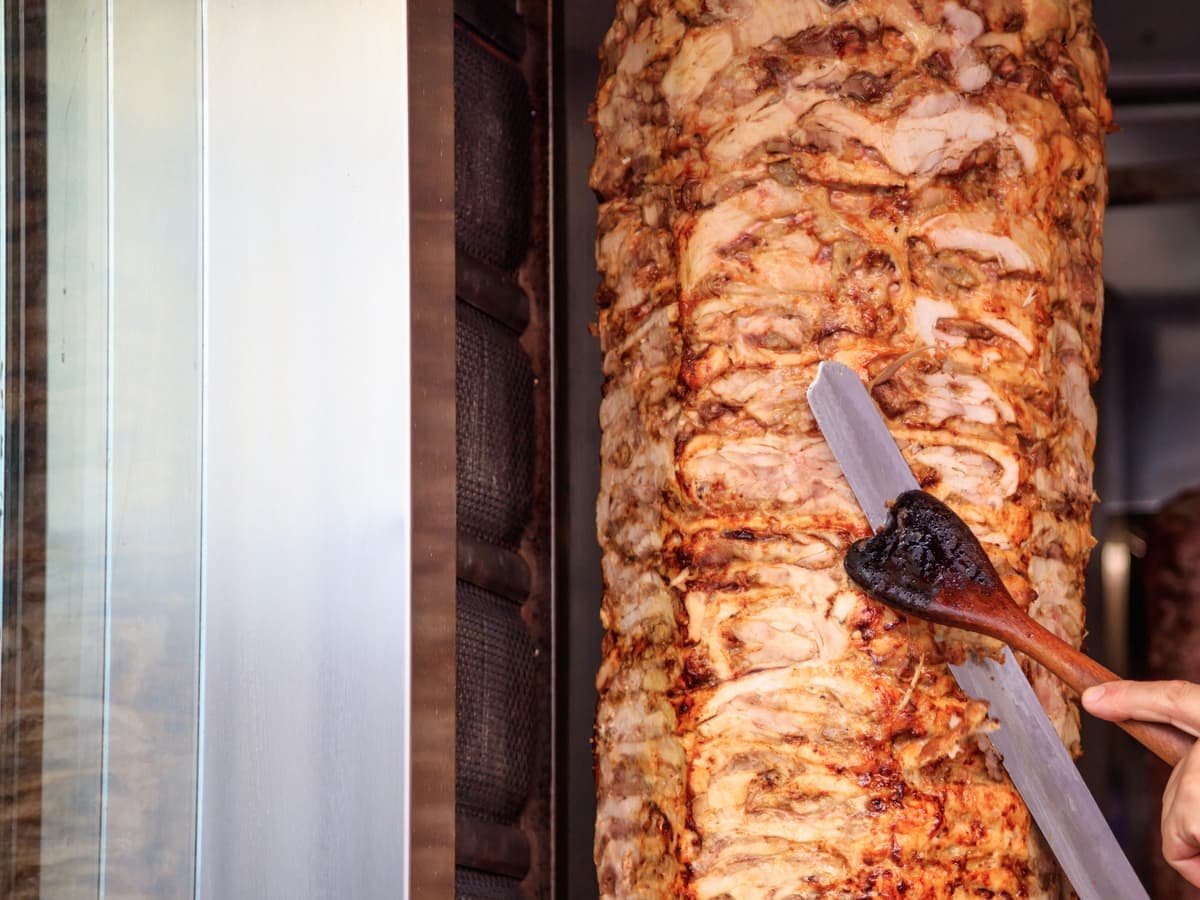 Kebab El Tradicional cortado a cuchillo